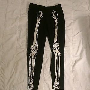 Glow-in-the-dark skeleton leggings